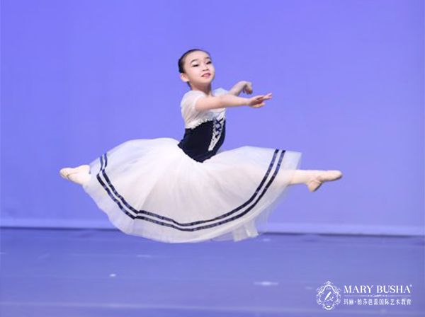 女孩学芭蕾舞的最佳年龄