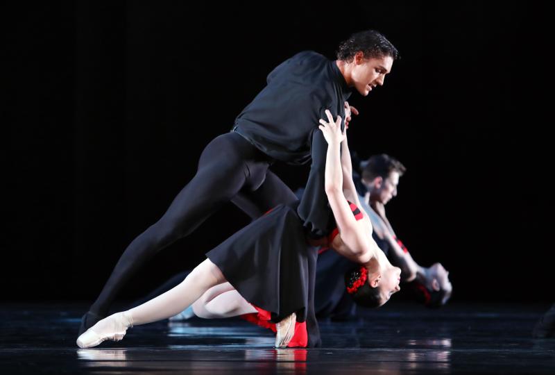 荷兰芭蕾舞团携《大师颂》致敬曼伦