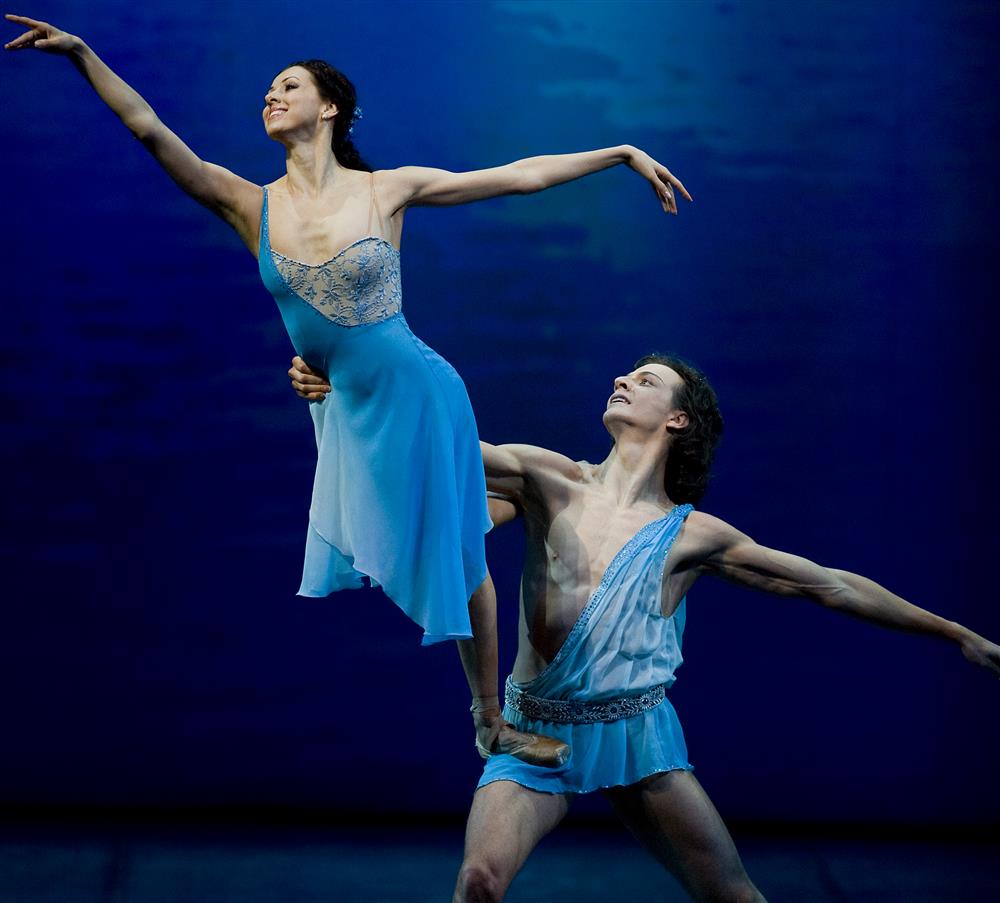 俄罗斯顶尖芭蕾舞团为沪带来旷世芭蕾盛典，美轮美奂的双人舞